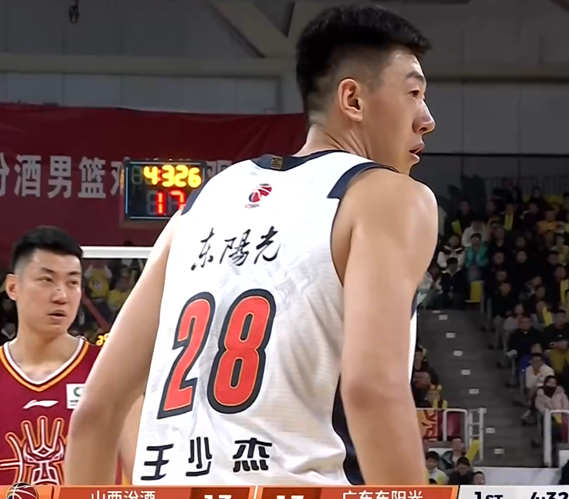痛失好局,瑞士主帅雅金在球队被卡塔尔绝平后怒摔水瓶