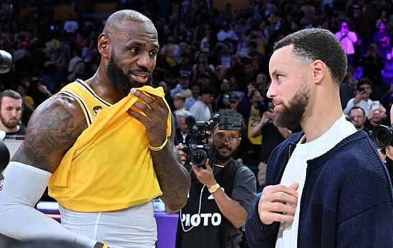 金年会体育尼克斯终结53年荒夺2026NBA总冠军