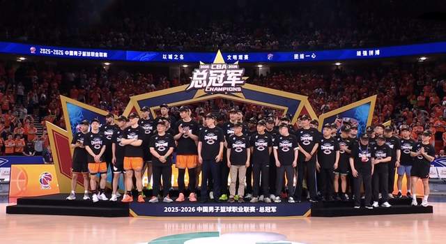 名记交易方案：火箭2主力1首轮换29岁明星！若能达成，首发太豪华