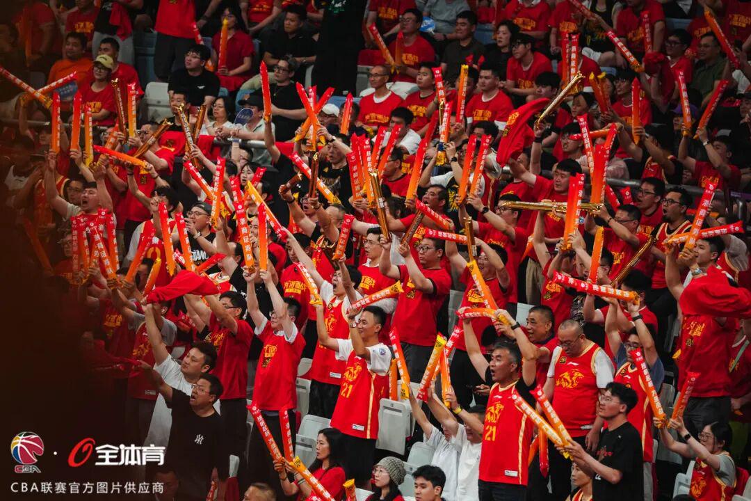 马刺丢冠3将身价暴跌!文班亚马打不了关键球,福克斯打成卧底!