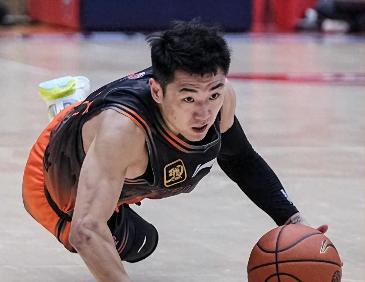 NBA总决赛战报：福克斯一级恶犯！马刺16分优势变3分，卡斯尔7中0