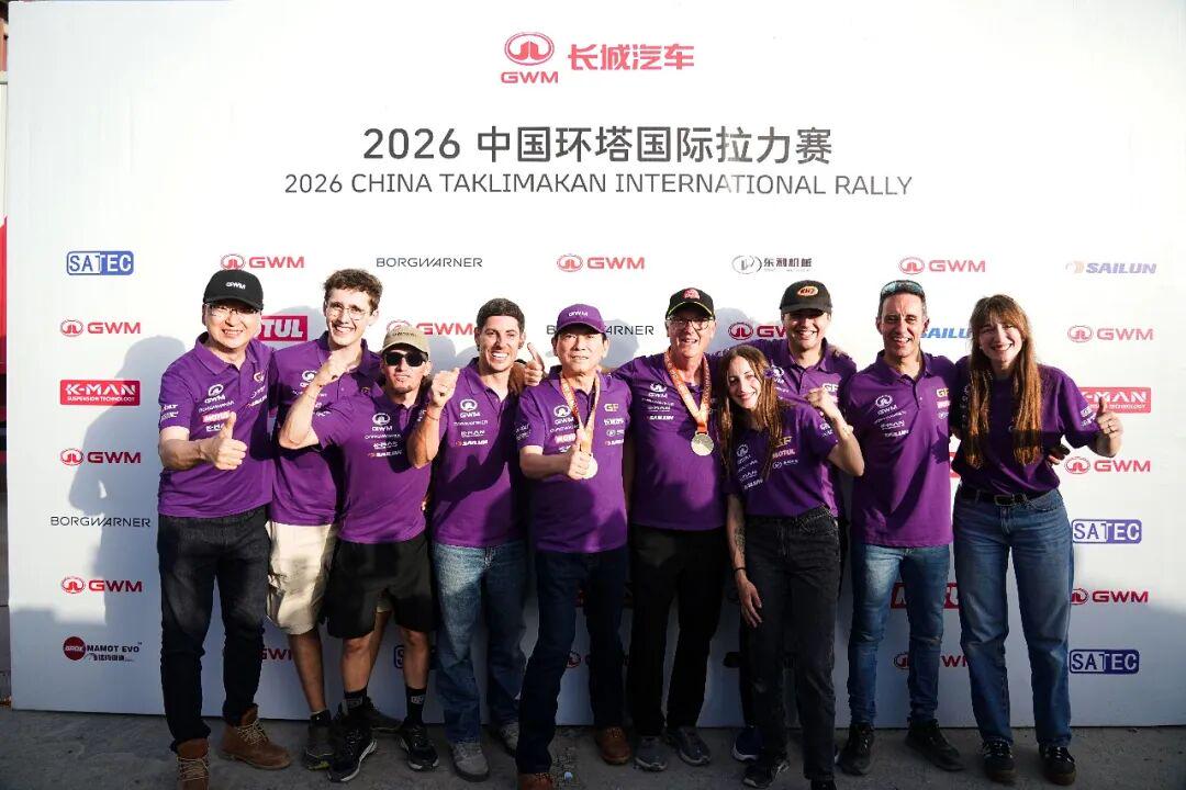 老詹争夺战继续!掘金加入马刺退出 高管:去丹佛搭档那人就对了