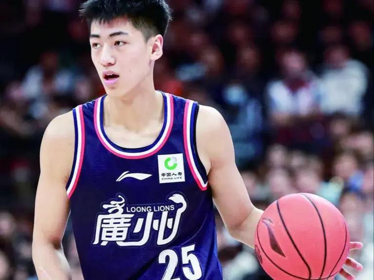 NBA官方晒总冠军定妆照：尼克斯17人出镜 索汉和杰米森没拍上？