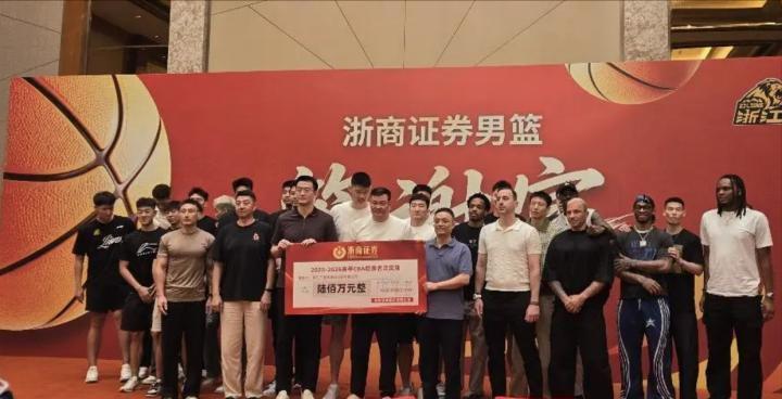 尼克斯27年史(一):99年打总决赛的尼克斯为何三年就沦为鱼腩