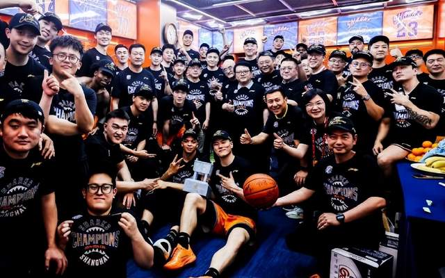 金年会体育-绿军死忠夸尼克斯怒喷闹事球迷