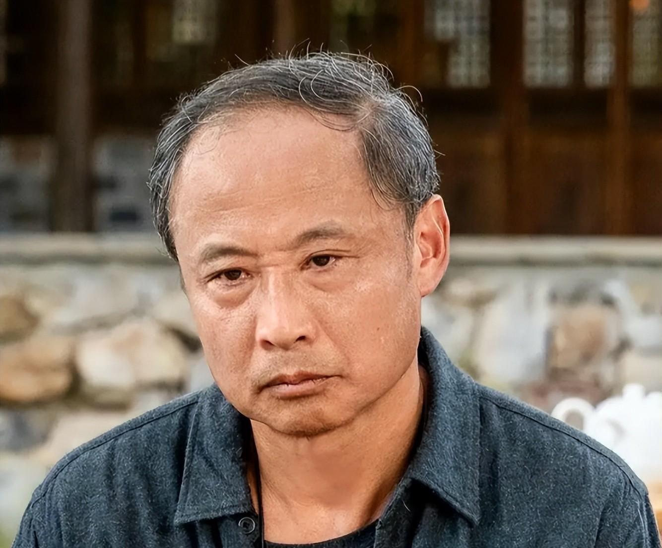 金年会体育湖人试训冈萨加大六中锋，如果他落选，他就是双向合同的理想人选