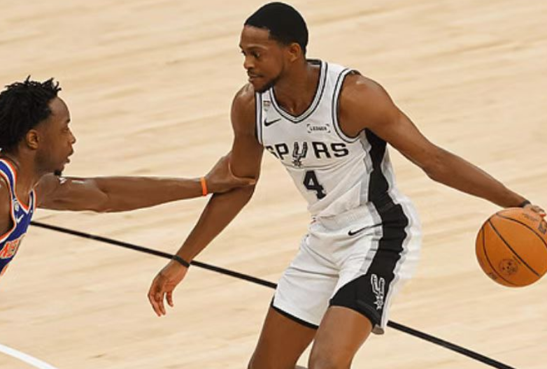 NBA球员齐聚青训营：朗多传授球商，欧文膝伤后首秀状态良好