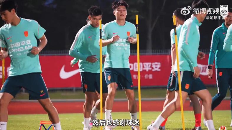 NBA球员齐聚青训营:朗多传授球商,欧文膝伤后首秀状态良好