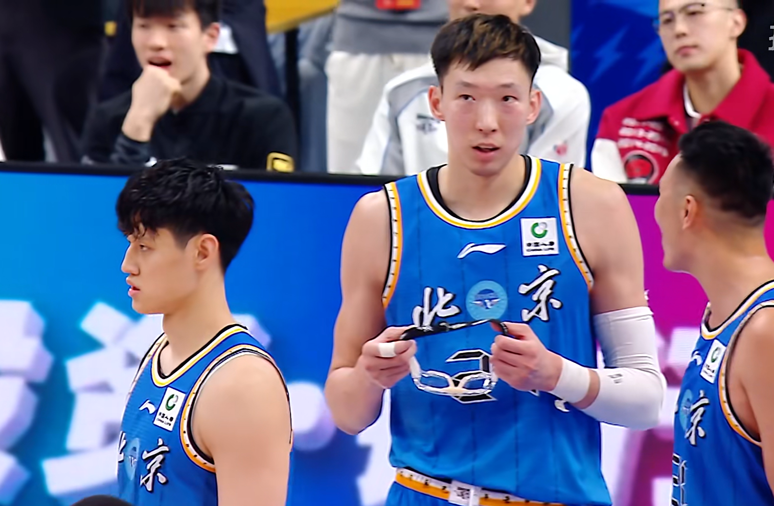 金年会体育-争议!2006年NBA总决赛:韦德的封神之夜,还是联盟黑幕?