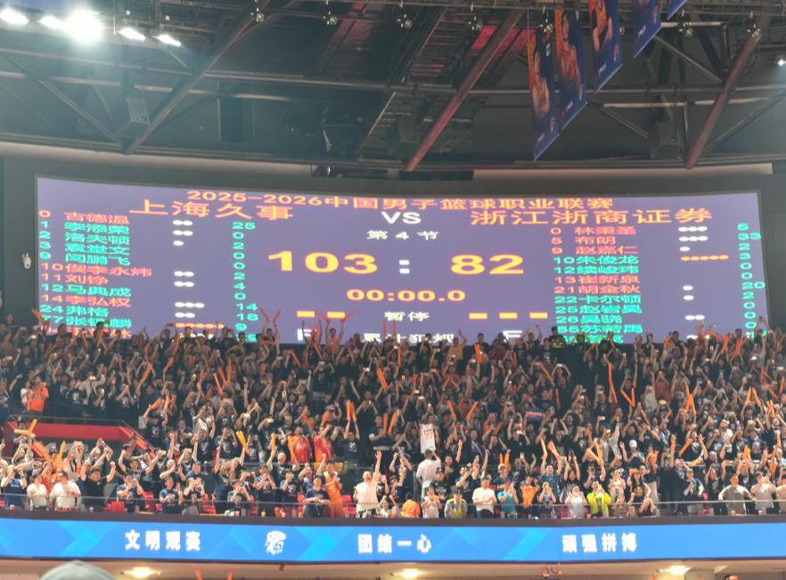 美职篮总决赛4比1淘汰马刺！纽约尼克斯时隔53年再次夺冠！