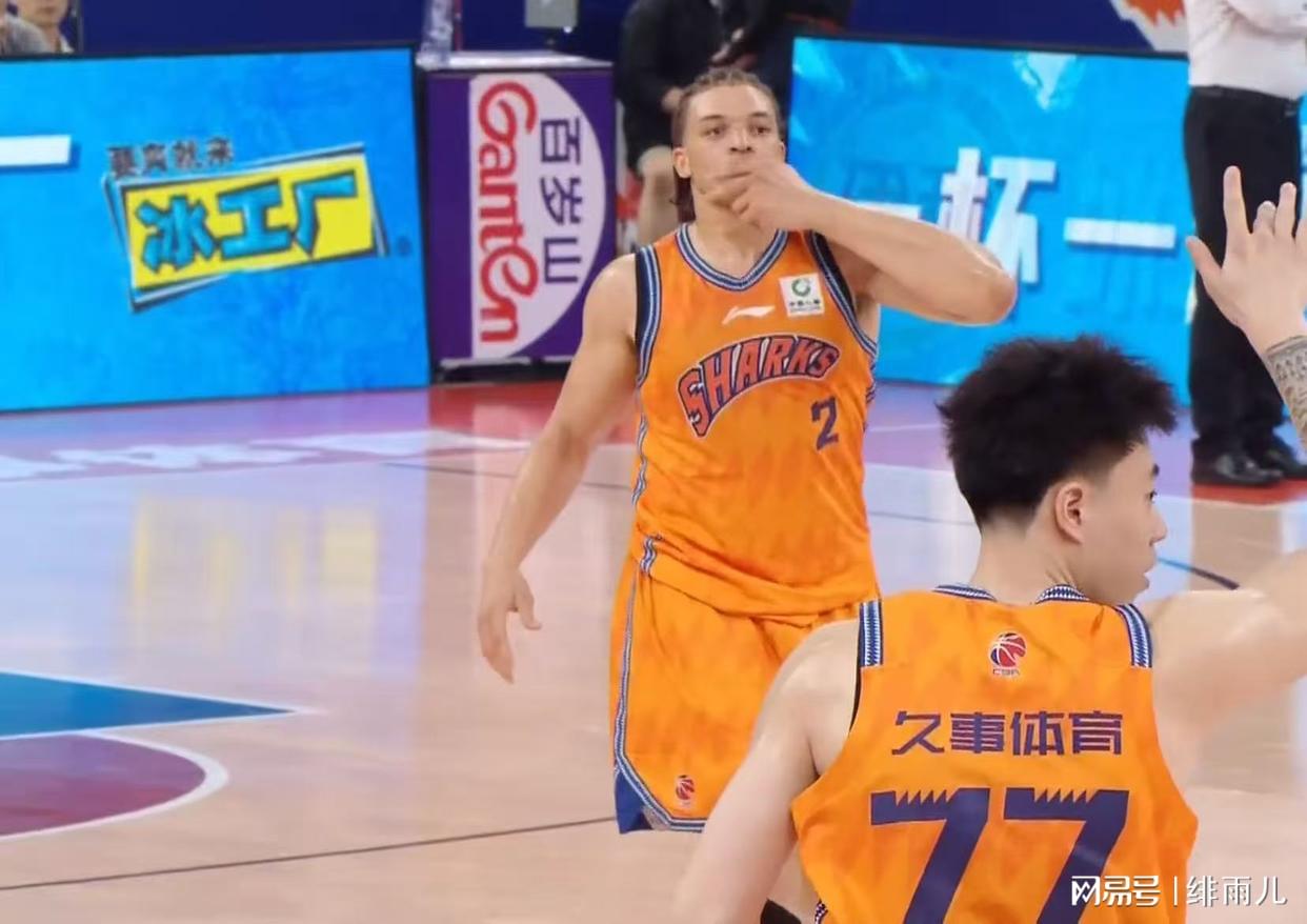 金年会体育NBA总决G5邀米奇·盖顿赛前唱国歌