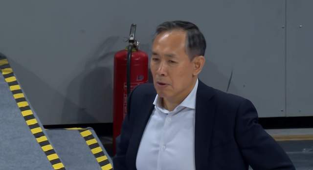 明明季后赛表现更优!为什么詹姆斯续约优先级低于里夫斯