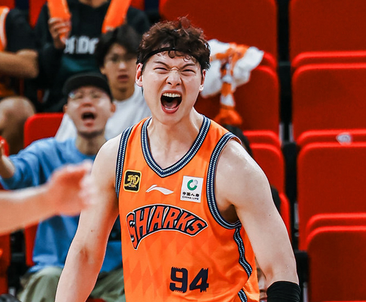 乌法115k欧元买断阿加波夫，结束租借正式加盟
