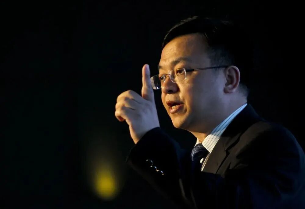 队报:里昂即将签下丹麦中场比斯特鲁普,转会费1000万欧